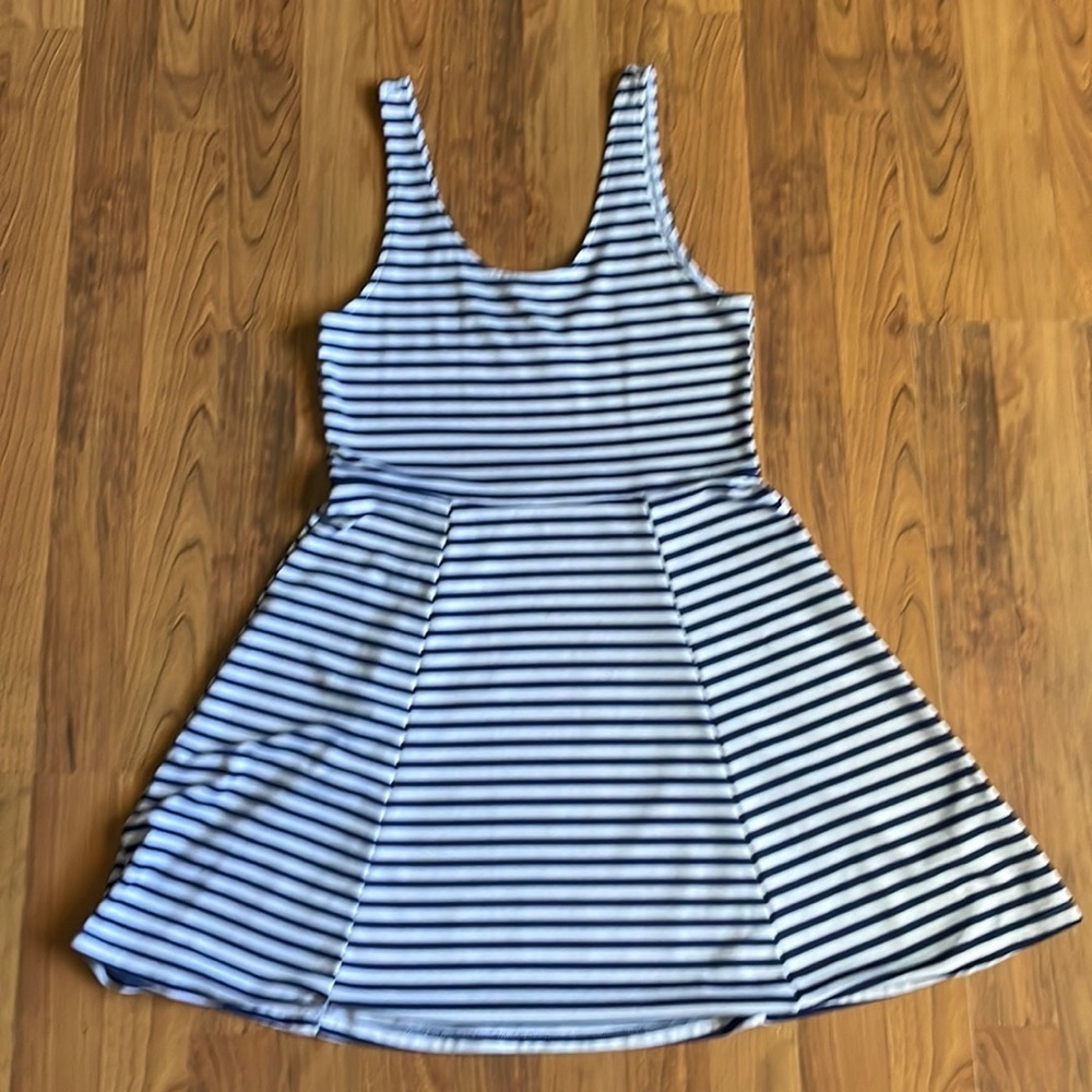 H&M divided white dress with navy blue stripes.​